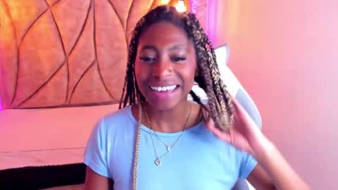 Snapshot of queen_perla_ chatting on January 16, 5:44 pm online show from January 16, 5:44 pm