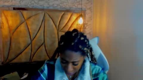 Snapshot of queen_perla_ chatting on January 17, 11:17 am online show from January 17, 11:17 am