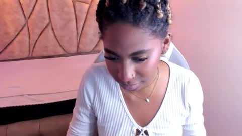 Snapshot of queen_perla_ chatting on January 18, 3:38 pm online show from January 18, 3:38 pm