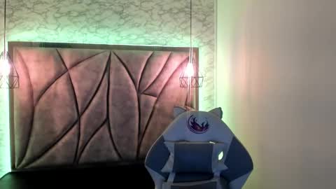 Snapshot of queen_perla_ chatting on January 19, 11:23 am online show from January 19, 11:23 am