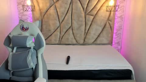 Snapshot of queen_perla_ chatting on January 21, 11:24 am online show from January 21, 11:24 am