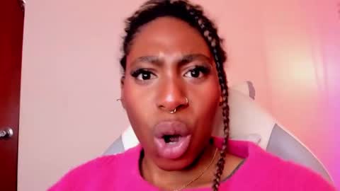 Snapshot of queen_perla_ chatting on January 22, 6:10 pm online show from January 22, 6:10 pm