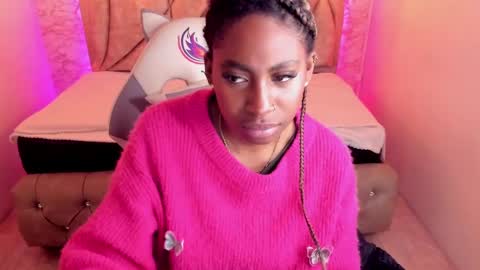 Snapshot of queen_perla_ chatting on January 22, 9:21 pm online show from January 22, 9:21 pm