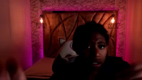 Snapshot of queen_perla_ chatting on January 23, 11:48 am online show from January 23, 11:48 am