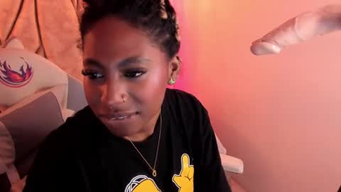 Snapshot of queen_perla_ chatting on January 29, 2:32 pm online show from January 29, 2:32 pm