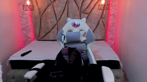 Snapshot of queen_perla_ chatting on February 1, 11:54 am online show from February 1, 11:54 am