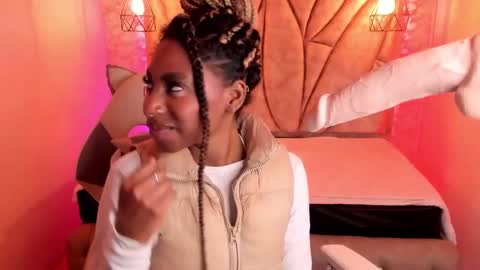 Snapshot of queen_perla_ chatting on February 2, 8:57 am online show from February 2, 8:57 am