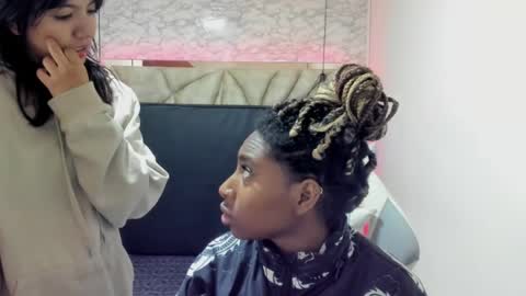Snapshot of queen_perla_ chatting on February 9, 12:19 pm online show from February 9, 12:19 pm