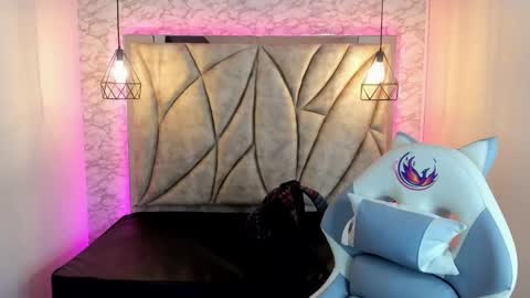 Snapshot of queen_perla_ chatting on February 13, 12:00 pm online show from February 13, 12:00 pm