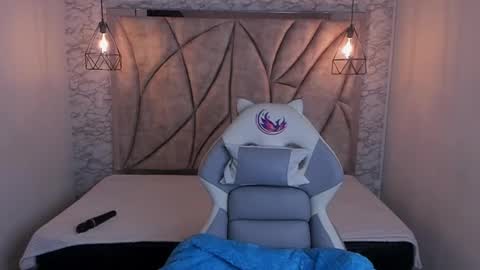 Snapshot of queen_perla_ chatting on February 27, 12:02 pm online show from February 27, 12:02 pm