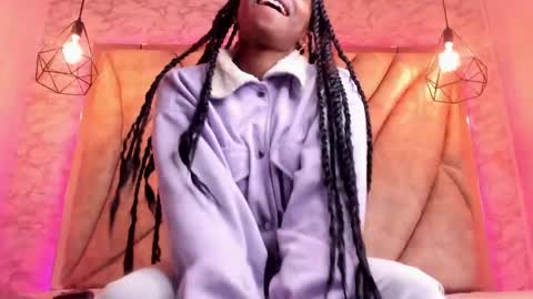 Snapshot of queen_perla_ chatting on March 4, 5:03 pm online show from March 4, 5:03 pm