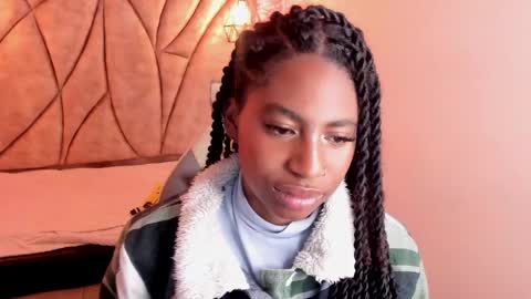 Snapshot of queen_perla_ chatting on March 12, 7:59 pm online show from March 12, 7:59 pm