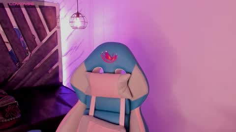 Snapshot of queen_perla_ chatting on September 13, 11:21 am online show from September 13, 11:21 am
