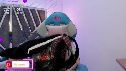 Snapshot of queen_perla_ chatting on September 16, 11:22 am online show from September 16, 11:22 am
