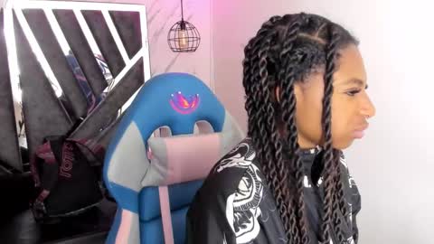   online show from October 26, 12:00 pm