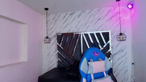   online show from November 20, 11:43 am