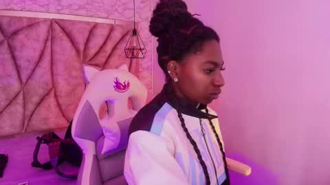   online show from November 21, 12:04 pm