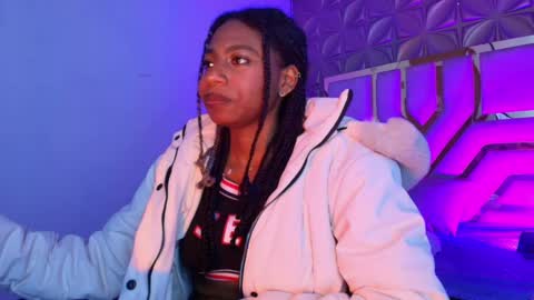Snapshot of queen_perla_ chatting on April 19, 12:15 pm online show from April 19, 12:15 pm