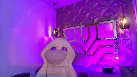 Snapshot of queen_perla_ chatting on April 29, 11:58 am online show from April 29, 11:58 am