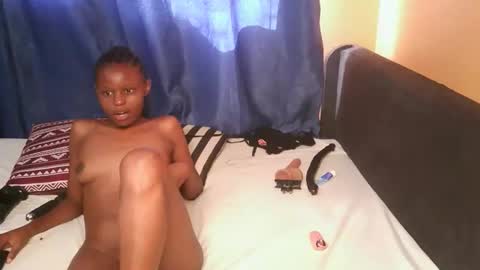 Snapshot of queen_sashavixen chatting on November 15, 5:49 am queen_sashavixen online show from November 15, 5:49 am