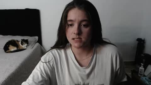 Queen Val online show from April 12, 2:05 am