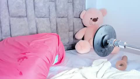 queen_yully online show from February 19, 11:50 am