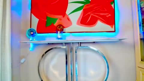 Snapshot of queen_zoe01 chatting on November 10, 8:24 am queen_zoe01 online show from November 10, 8:24 am