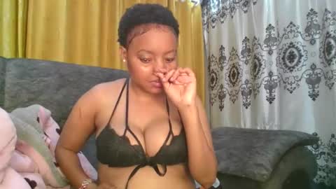 Snapshot of queenbeiby05 chatting on May 19, 6:47 pm queen online show from May 19, 6:47 pm