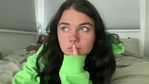 Snapshot of queencassidyy chatting on October 14, 8:20 pm Cassidy online show from October 14, 8:20 pm