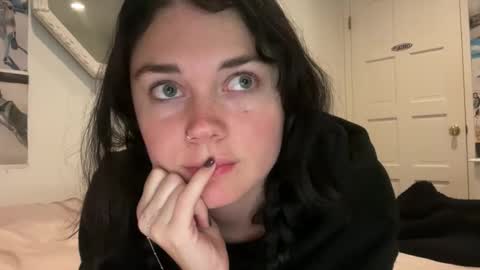 Snapshot of queencassidyy chatting on December 2, 7:14 am Cassidy online show from December 2, 7:14 am