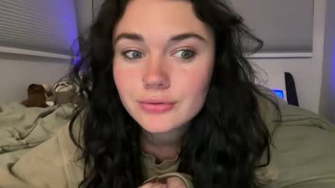 Snapshot of queencassidyy chatting on December 3, 5:48 am Cassidy online show from December 3, 5:48 am