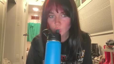 Snapshot of queencassidyy chatting on December 5, 2:42 am Cassidy online show from December 5, 2:42 am