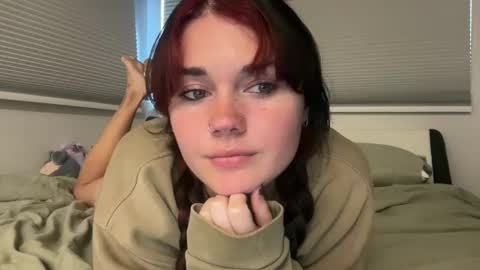 Snapshot of queencassidyy chatting on December 18, 11:55 pm Cassidy online show from December 18, 11:55 pm