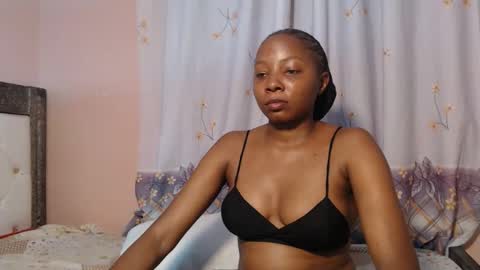 queenchloe1 online show from June 1, 5:36 pm