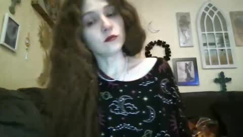 queencrimsonlvx online show from April 15, 11:28 am