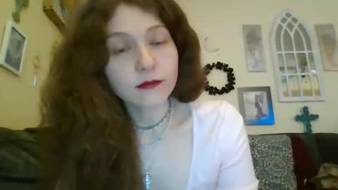 queencrimsonlvx online show from April 18, 12:58 am