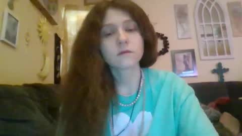 queencrimsonlvx online show from April 30, 9:15 am