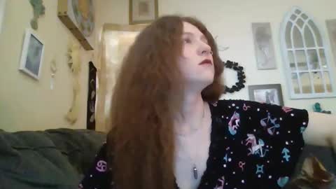 queencrimsonlvx online show from May 21, 12:50 am