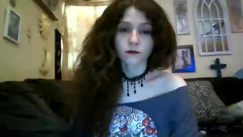 queencrimsonlvx online show from June 1, 10:17 am