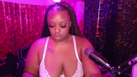 Snapshot of queencroze chatting on May 27, 4:37 pm Queen Cherise Roze online show from May 27, 4:37 pm