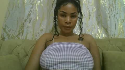 Snapshot of queendelicious1 chatting on October 25, 3:51 pm faithdoris online show from October 25, 3:51 pm