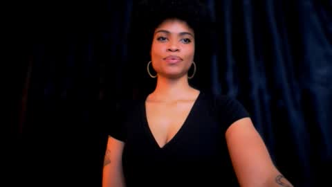 Snapshot of queendom_ing chatting on November 26, 2:12 am Sweet Goddess online show from November 26, 2:12 am