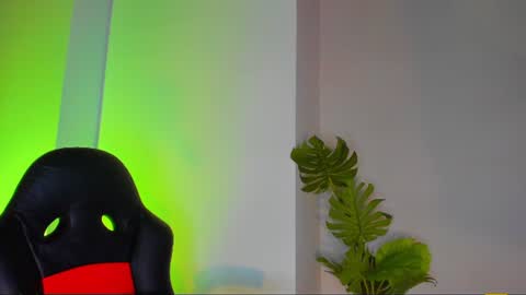 Queen online show from June 21, 3:58 pm