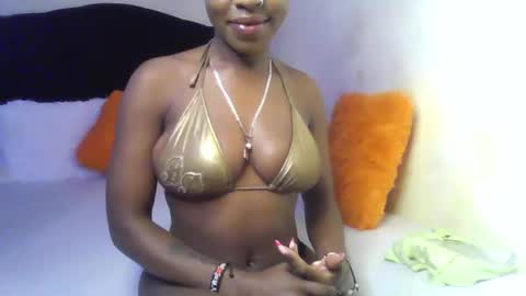 queenmavela_ online show from January 13, 9:31 pm