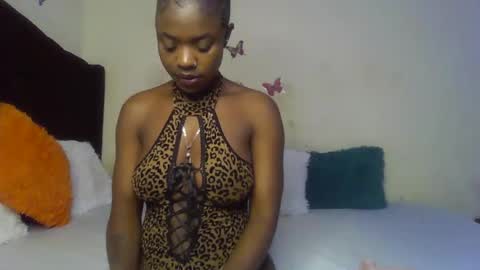 queenmavela_ online show from January 18, 8:12 pm