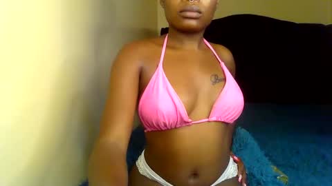 queenmavela_ online show from June 7, 11:14 am