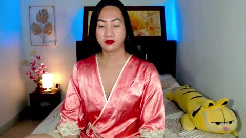 Snapshot of queenmistressts chatting on December 25, 5:48 am QUEEN online show from December 25, 5:48 am