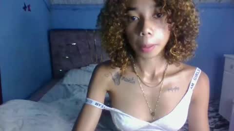 queennih online show from January 9, 8:43 pm