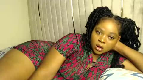 Snapshot of queenofsouls chatting on December 4, 3:15 am . online show from December 4, 3:15 am