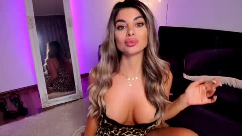 Snapshot of queenofyouredreams chatting on May 15, 11:23 pm Queennofyuredreams online show from May 15, 11:23 pm